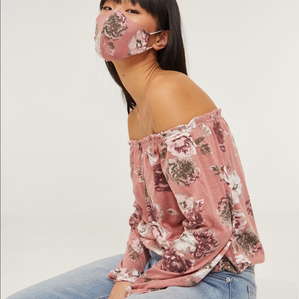 NWT- off the shoulder floral top with matching mask
